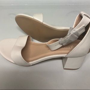 NWT Ashley Stewart block heel in white